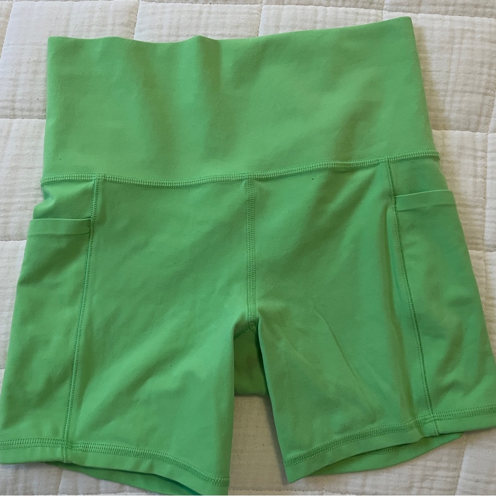Athleta Salutation Stash 5” Bike Shorts
